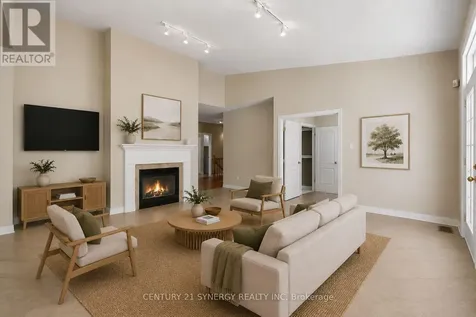 17 Warnock Way Ottawa ON K1J 1H1