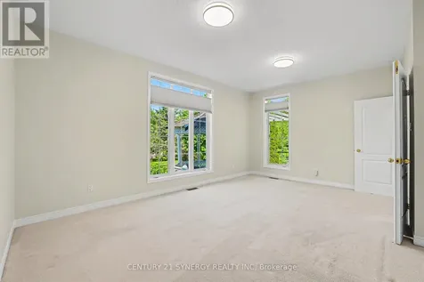 17 Warnock Way Ottawa ON K1J 1H1