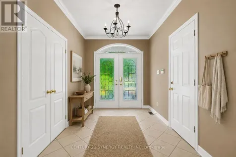 17 Warnock Way Ottawa ON K1J 1H1