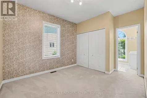 17 Warnock Way Ottawa ON K1J 1H1