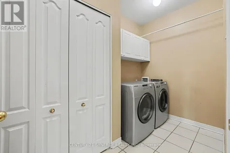 17 Warnock Way Ottawa ON K1J 1H1