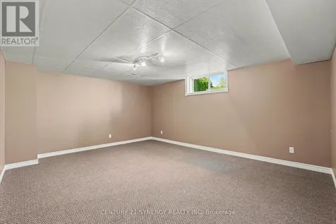 17 Warnock Way Ottawa ON K1J 1H1