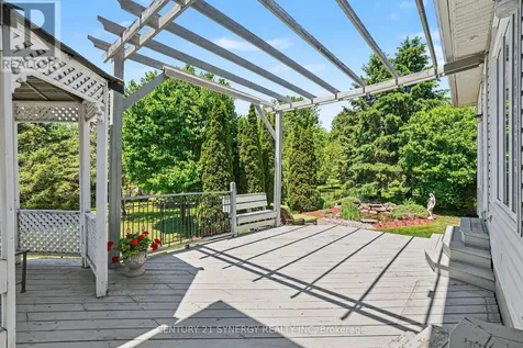 17 Warnock Way Ottawa ON K1J 1H1