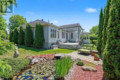 17 Warnock Way Ottawa ON K1J 1H1