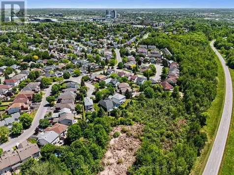 17 Warnock Way Ottawa ON K1J 1H1