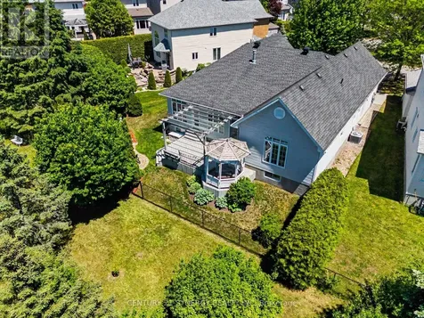 17 Warnock Way Ottawa ON K1J 1H1