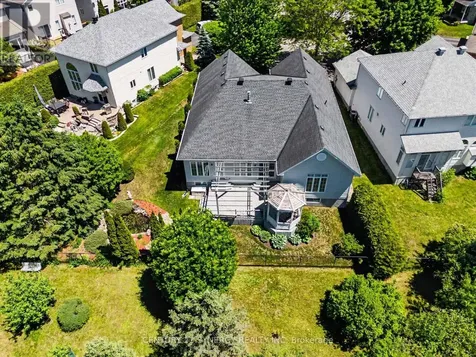 17 Warnock Way Ottawa ON K1J 1H1