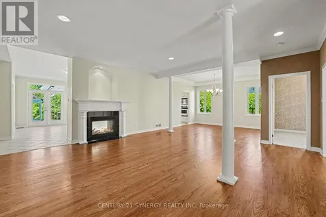 17 Warnock Way Ottawa ON K1J 1H1