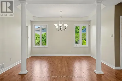 17 Warnock Way Ottawa ON K1J 1H1