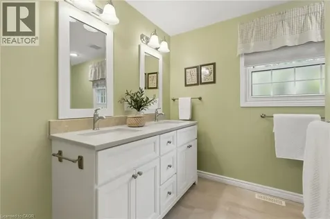 2241 Mansfield Drive Burlington ON L7P 3J3