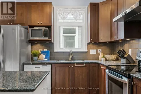 202 Bulrush Crescent Ottawa ON K1T 0E5