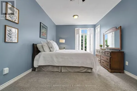 202 Bulrush Crescent Ottawa ON K1T 0E5