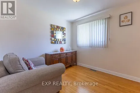11 Donna Street Ottawa ON K2G 2V5