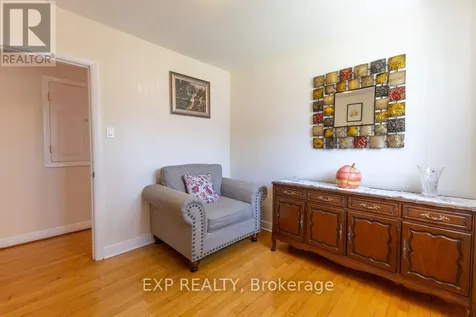 11 Donna Street Ottawa ON K2G 2V5