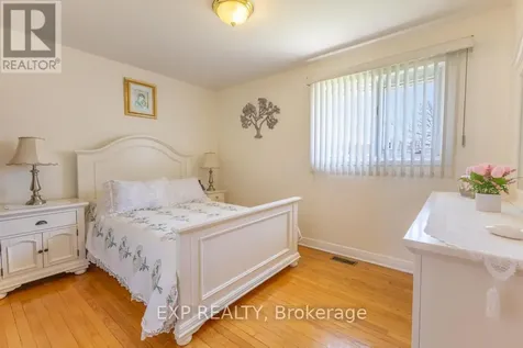 11 Donna Street Ottawa ON K2G 2V5