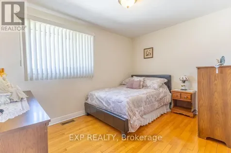11 Donna Street Ottawa ON K2G 2V5