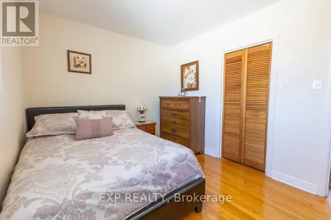 11 Donna Street Ottawa ON K2G 2V5