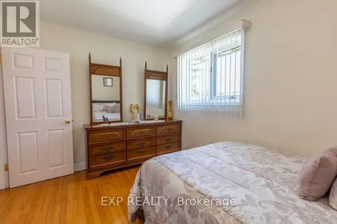 11 Donna Street Ottawa ON K2G 2V5