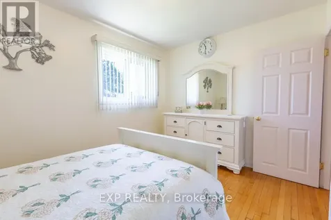 11 Donna Street Ottawa ON K2G 2V5