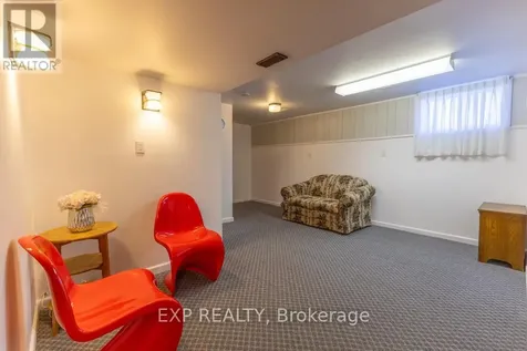 11 Donna Street Ottawa ON K2G 2V5