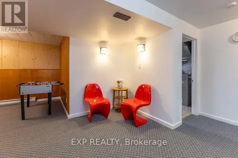 11 Donna Street Ottawa ON K2G 2V5