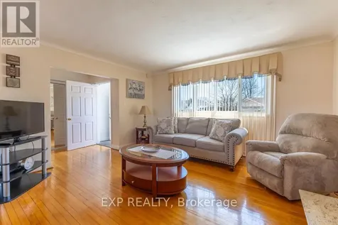 11 Donna Street Ottawa ON K2G 2V5