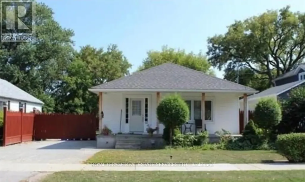 132 Elmwood Road Oakville (co Central) ON L6K 2A7