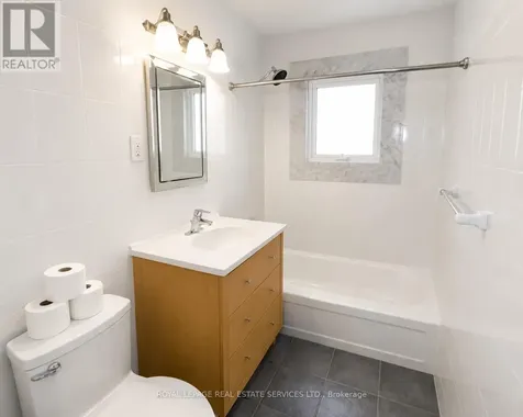 132 Elmwood Road Oakville (co Central) ON L6K 2A7