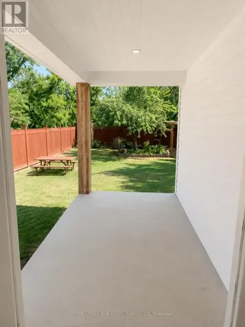 132 Elmwood Road Oakville (co Central) ON L6K 2A7