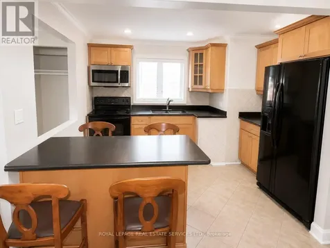 132 Elmwood Road Oakville (co Central) ON L6K 2A7