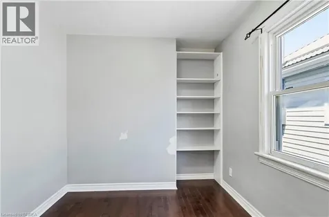 30 Shelby Avenue Hamilton ON L8H 5L4