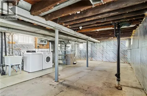 30 Shelby Avenue Hamilton ON L8H 5L4