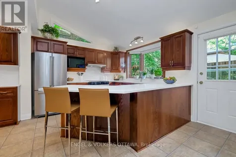 10 Rock Avenue Ottawa ON K1M 1A6