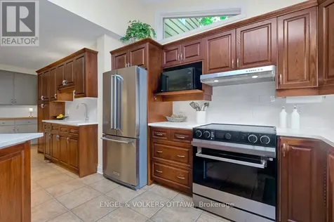 10 Rock Avenue Ottawa ON K1M 1A6