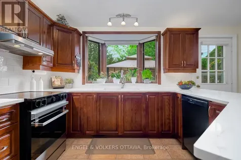 10 Rock Avenue Ottawa ON K1M 1A6