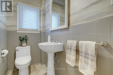 10 Rock Avenue Ottawa ON K1M 1A6