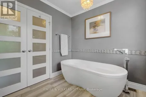10 Rock Avenue Ottawa ON K1M 1A6