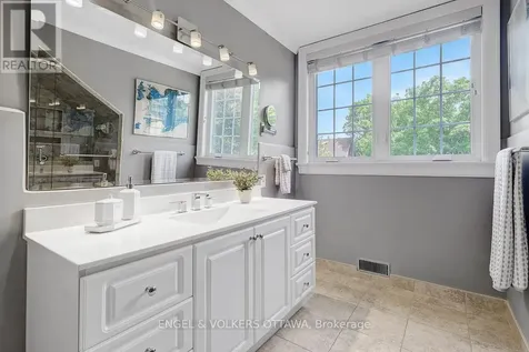 10 Rock Avenue Ottawa ON K1M 1A6