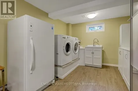 10 Rock Avenue Ottawa ON K1M 1A6