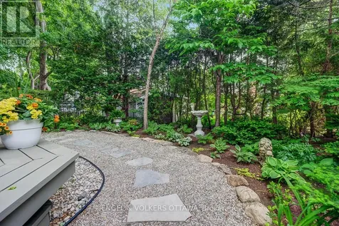 10 Rock Avenue Ottawa ON K1M 1A6