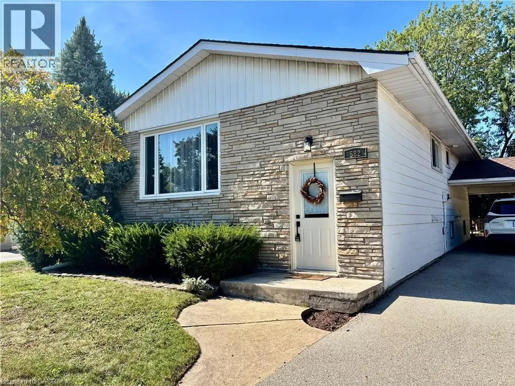 582 Chamberlain Road Burlington ON L7L 2V5