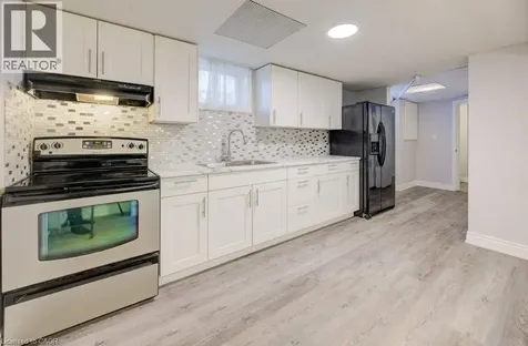 582 Chamberlain Road Burlington ON L7L 2V5