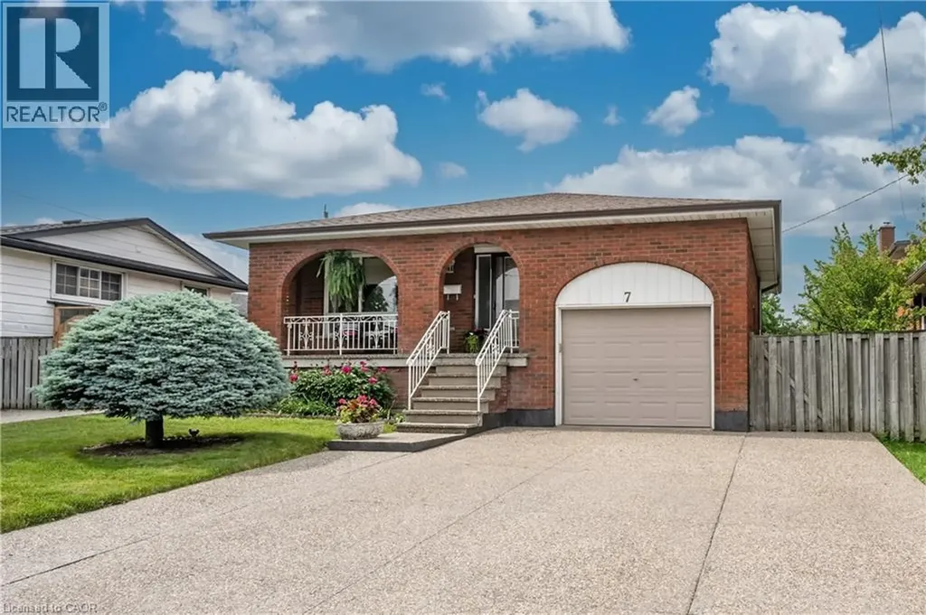 7 Oakland Drive Hamilton ON L8E 3R4