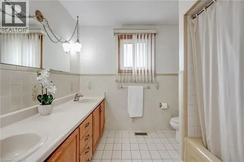 7 Oakland Drive Hamilton ON L8E 3R4