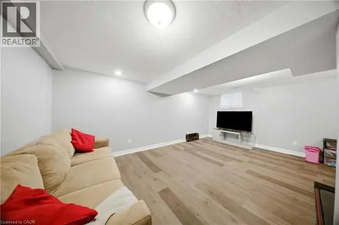 33 Tara Park Crescent Brampton ON L6V 3E3