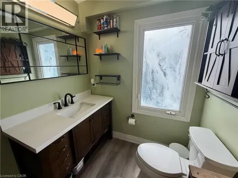 94 Howard Avenue Hamilton ON L9A 2W5