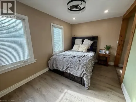 94 Howard Avenue Hamilton ON L9A 2W5