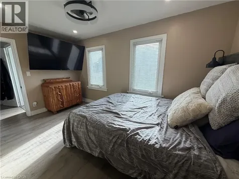94 Howard Avenue Hamilton ON L9A 2W5