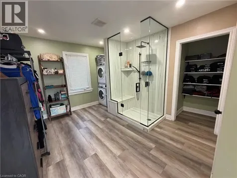 94 Howard Avenue Hamilton ON L9A 2W5