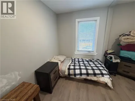 94 Howard Avenue Hamilton ON L9A 2W5
